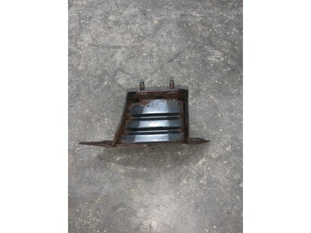 2005 Infiniti G35 Front RH Bumper Reinforcement Bracket