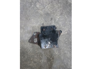 2005 Infiniti G35 Front RH Bumper Reinforcement Bracket