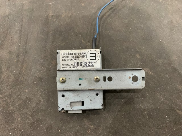 2003-2004 Infiniti M45 Clarion Right Rear Antenna Receiver EN1165BC