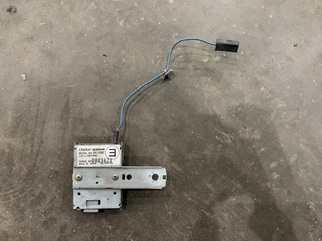 2003-2004 Infiniti M45 Clarion Right Rear Antenna Receiver EN1165BC