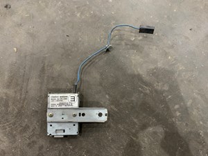 2003-2004 Infiniti M45 Clarion Right Rear Antenna Receiver EN1165BC