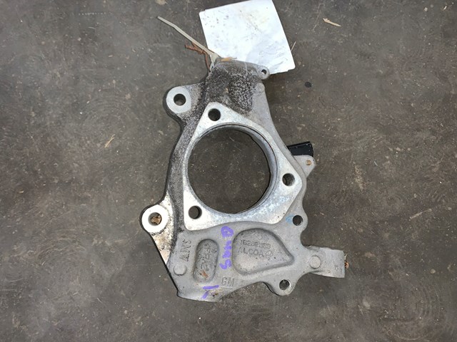 2006-2010 Pontiac Solstice RH Passenger Front Spindle Knuckle 15262566