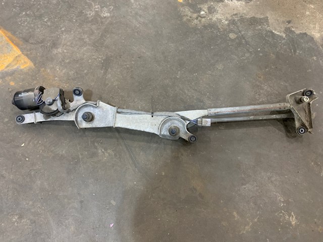 2004-2007 Toyota Prius Windshield Wiper Motor assembly 