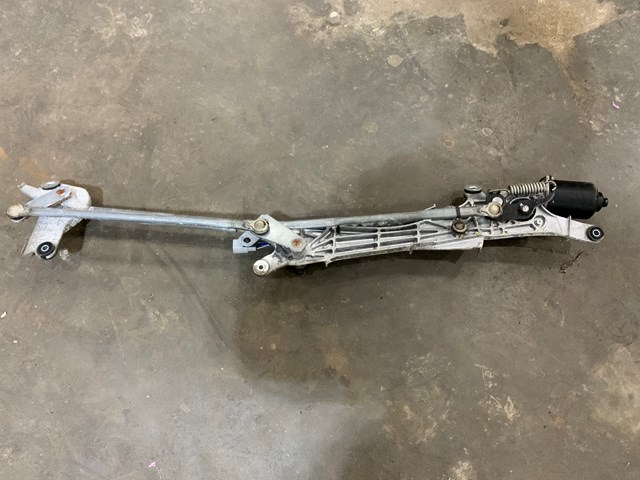 2004-2007 Toyota Prius Windshield Wiper Motor assembly 