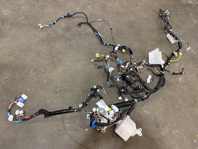 2004-2007 Toyota Prius complete Dash Wire Harness 82141 with fuse box