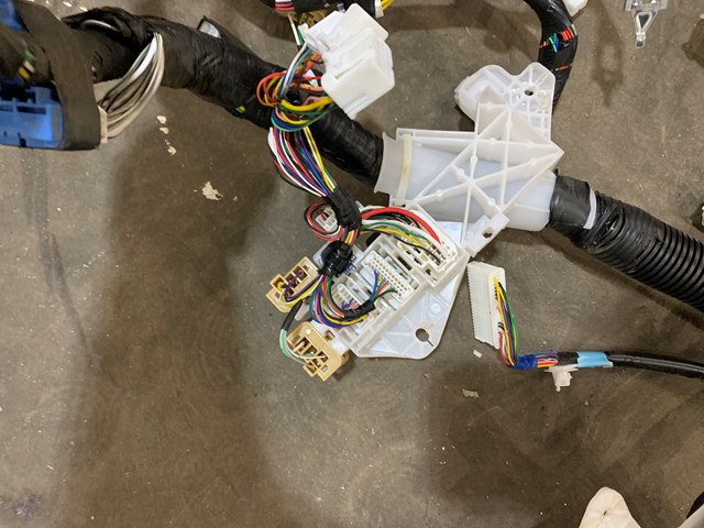 2004-2007 Toyota Prius complete Dash Wire Harness 82141 with fuse box