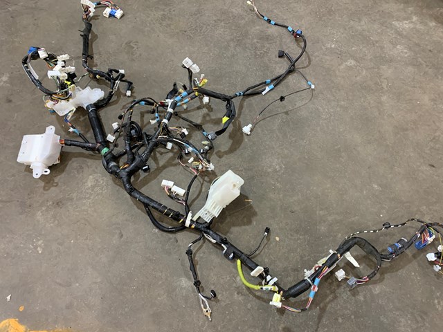 2004-2007 Toyota Prius complete Dash Wire Harness 82141 with fuse box