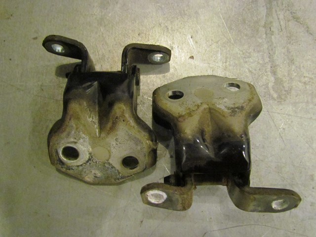 2006 Subaru Baja Front RH Passenger Door Hinge Set