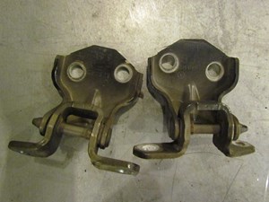 2006 Subaru Baja Front RH Passenger Door Hinge Set