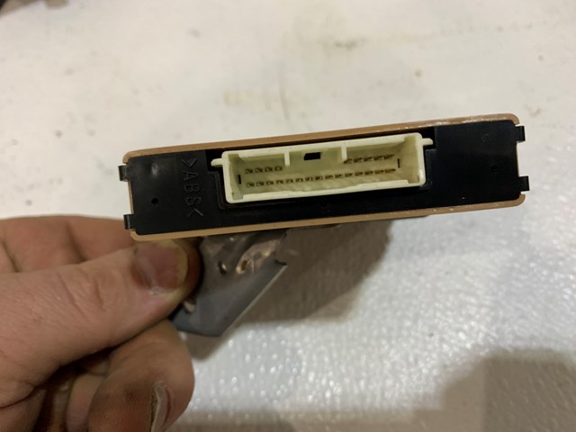 2007 Toyota Prius multiplex network gateway computer OEM 89111-47050