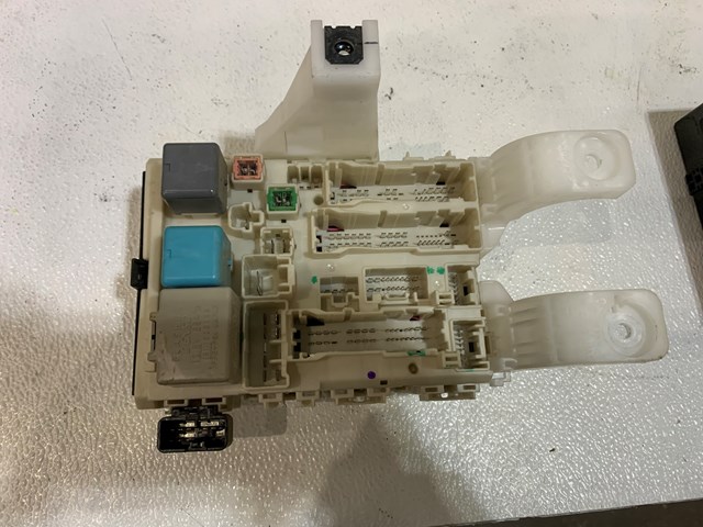 2007 Toyota Prius fuse box OEM 82730-47300