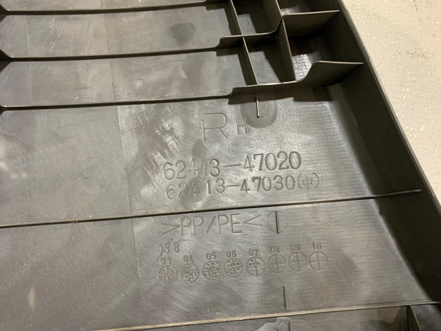 2004-2009 Toyota Prius Right RH Lower B Pillar Trim OEM 62413 47020