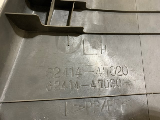 2004-2009 Toyota Prius Lower LH Center B Pillar Trim OEM 62414-47020