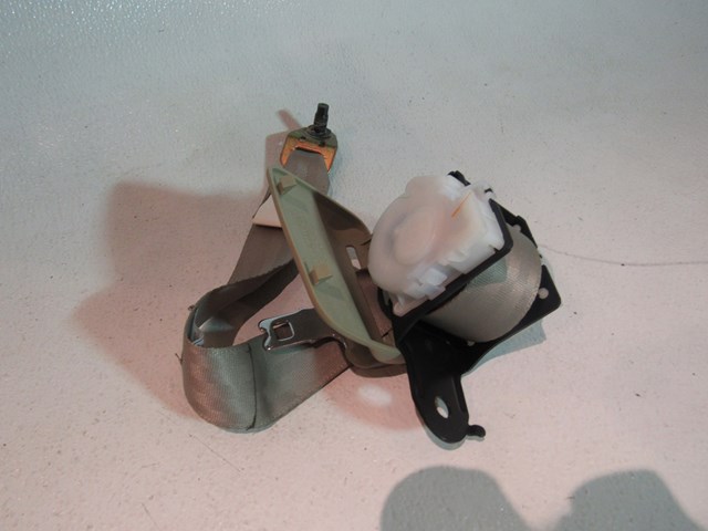 2003 Infiniti G35 Sedan AT Rear Center Seat Belt Tan