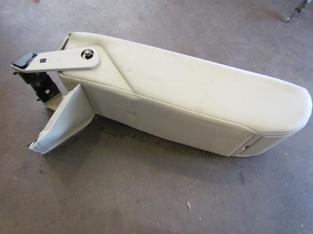 2003 Infiniti G35 Sedan AT Rear Arm Rest Tan