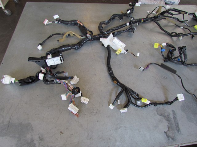 2003 Infiniti G35 Sedan Dash Wire Harness 24010 AC006