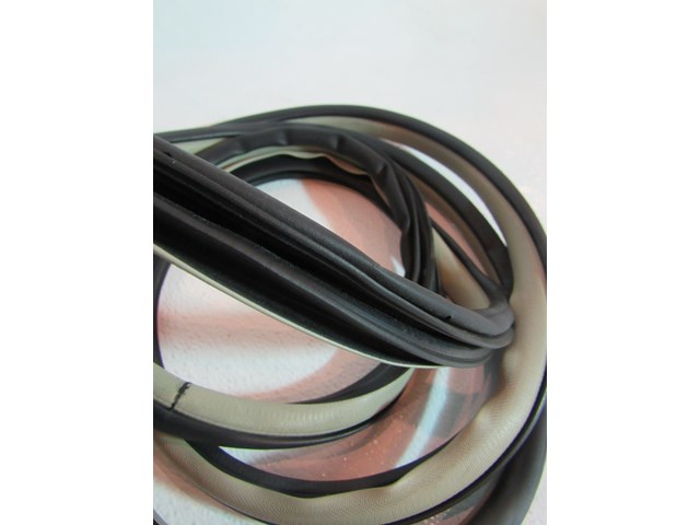 2004 Infiniti G35 Sedan Front RH Passenger Door Seal On Body Tan