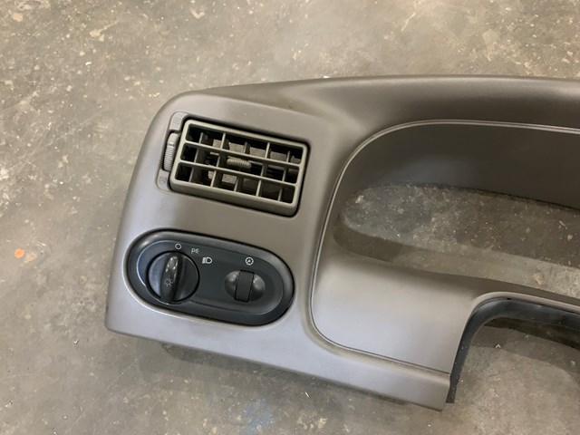 99-04 FORD EXCURSION DASH TRIM PANEL RADIO BEZEL OEM