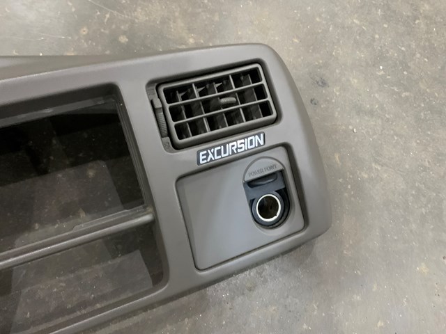 99-04 FORD EXCURSION DASH TRIM PANEL RADIO BEZEL OEM