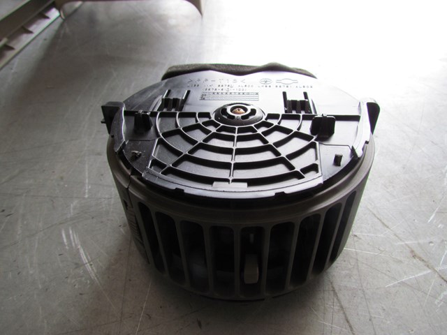 2004 Infiniti G35 Sedan AT Front LH Center Dash Vent 68751 AL500