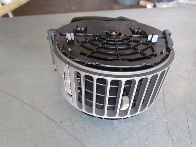 2004 Infiniti G35 Sedan AT Front LH Center Dash Vent 68751 AL500