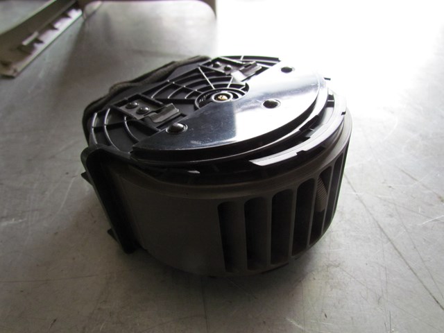 2004 Infiniti G35 Sedan AT Front LH Center Dash Vent 68751 AL500