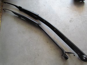 2003 Infiniti G35 Sedan AT Windshield Wiper Arms Pair