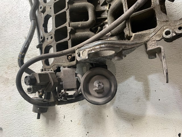 2004-2006 Audi A8 4.2L Engine Intake Manifold OEM 077133185BB