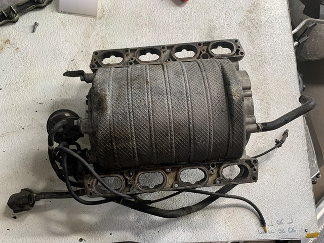 2004-2006 Audi A8 4.2L Engine Intake Manifold OEM 077133185BB