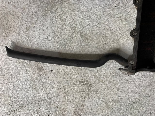 2004-2006 Audi A8 4.2L RH Engine Valve Cover OEM 077103476T