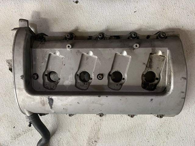 2004-2006 Audi A8 4.2L RH Engine Valve Cover OEM 077103476T
