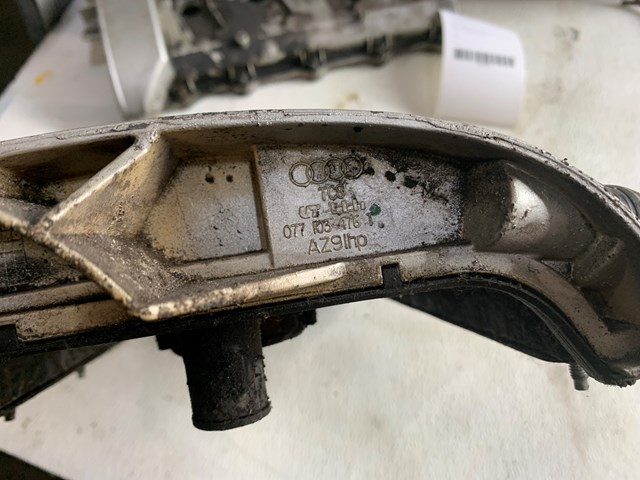 2004-2006 Audi A8 4.2L RH Engine Valve Cover OEM 077103476T