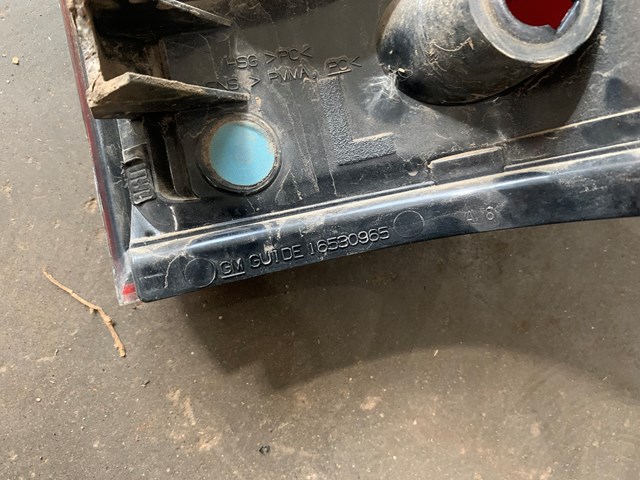 2004-2007 Chevy Silverado 1500 Rear RH Taillight Assembly OEM 16530966