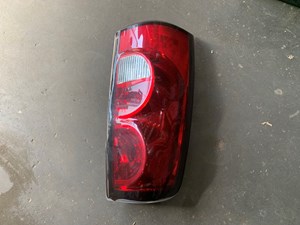 2004-2007 Chevy Silverado 1500 Rear RH Taillight Assembly OEM 16530966