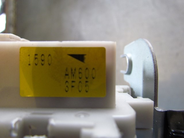 2003 Infiniti G35 Sedan AT Front LH Drivers Interior Fuse Box AM600 3f05 1590