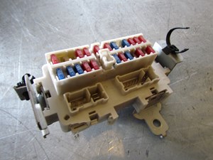 2003 Infiniti G35 Sedan AT Front LH Drivers Interior Fuse Box AM600 3f05 1590