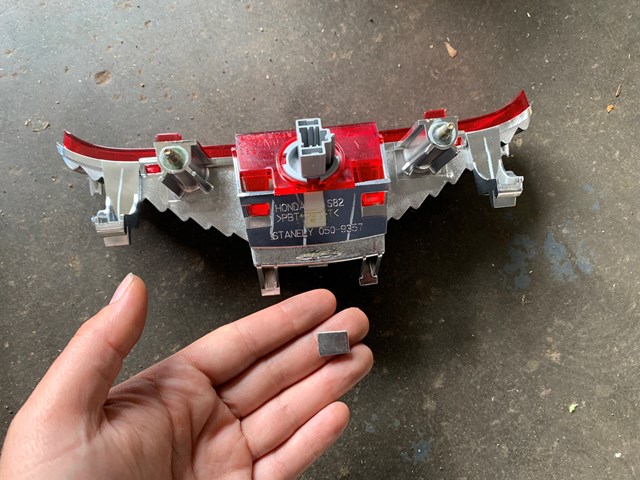 2001 Acura CL Third Brake Light BROKEN TAB OEM 050 9357