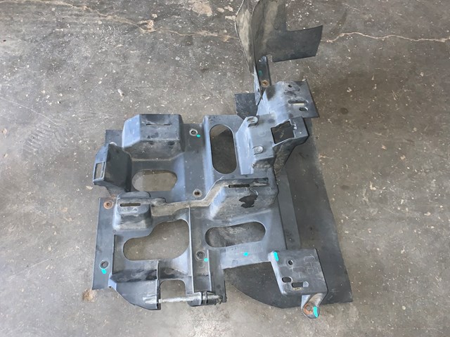 2003-2007 CHEVY SILVERADO 1500 LH DRIVER SIDE HEADLAMP HOUSING SUPPORT OEM 15119