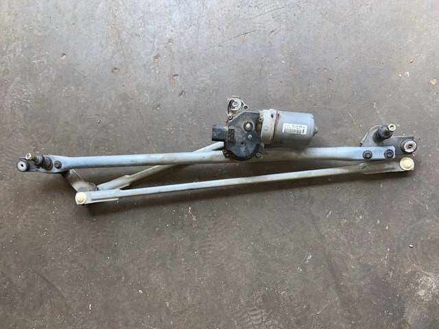 2005 Chevy Silverado 1500 Windshield Wiper Transmission w/ Motor OEM 15116108