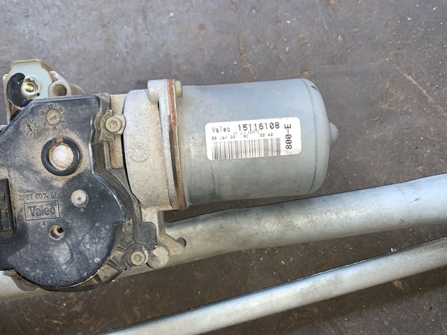 2005 Chevy Silverado 1500 Windshield Wiper Transmission w/ Motor OEM 15116108