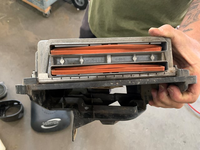 2005 Chevy Silverado 1500 Engine Control Unit Module ECU w/ Bracket OEM 12586242