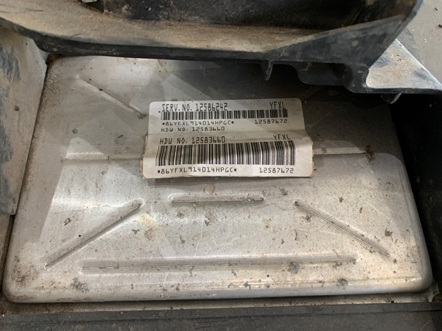 2005 Chevy Silverado 1500 Engine Control Unit Module ECU w/ Bracket OEM 12586242