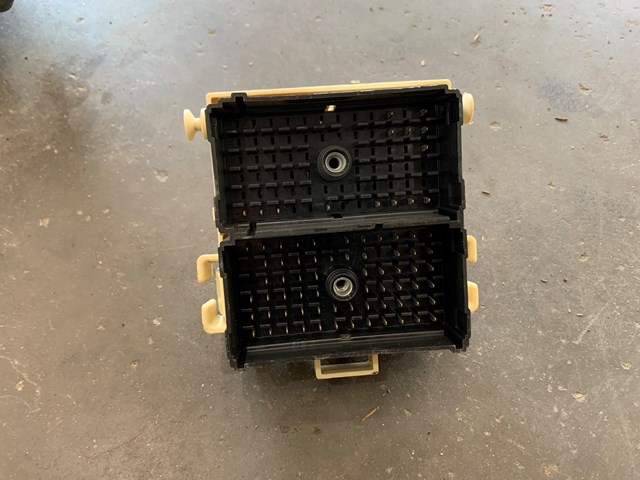 2003-2006 Chevy Silverado 1500 Fuse Box Relay Unit OEM 15190658