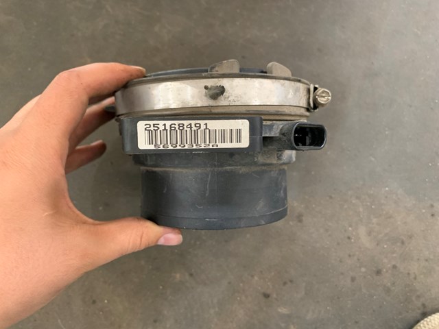 2005 Chevy Silverado 1500 Mass Air Flow Meter MAF Sensor OEM 