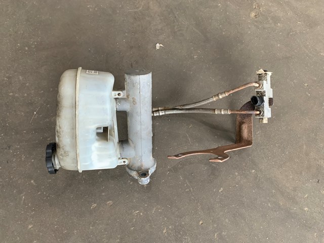 2005 Chevy Silverado 1500 Brake Master Cylinder 
