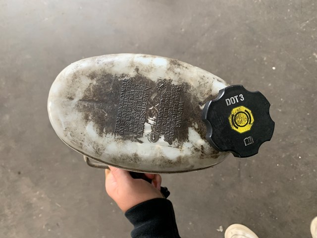 2005 Chevy Silverado 1500 Brake Master Cylinder 