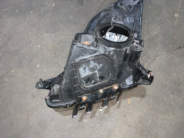 2005-2009 Toyota Prius RH Passenger Headlight OEM