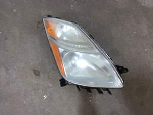 2005-2009 Toyota Prius RH Passenger Headlight OEM