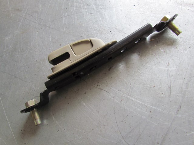 2003 Infiniti G35 Sedan Front LH Drivers Seat Belt Adjustment