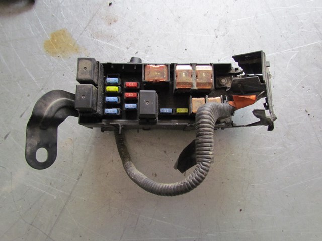 2003 Infiniti G35 Sedan AT Fuse Box Minor Damage Still Works